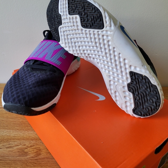 Nike Renew In Season Sneakers Size 8 Women’s - Picture 5 of 8